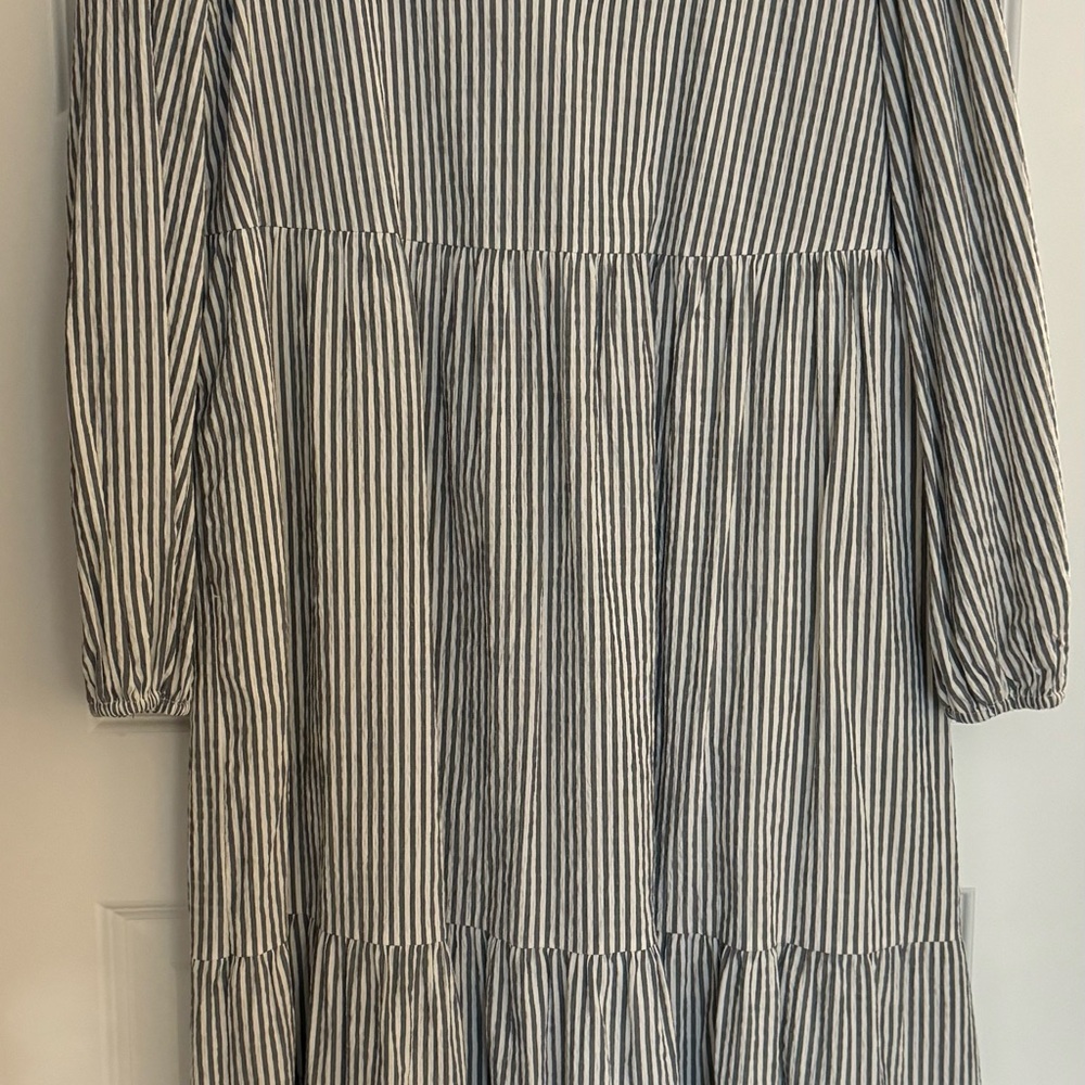 Target/A New Day blue/off white seersucker midi tiered dress with pockets